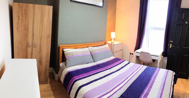 Large double bedroom to let Main Photo