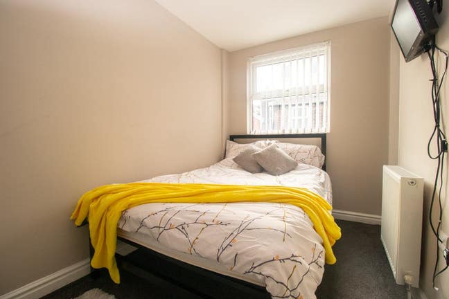 1 Double Room in Affordable House Share in L6! Main Photo