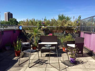  Small double room for one working female Main Photo