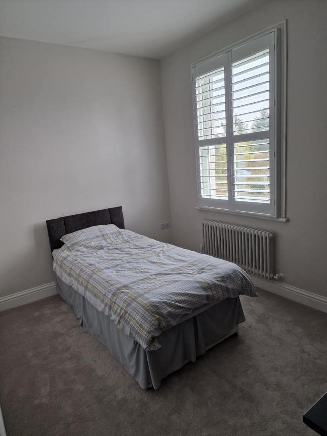 Large Single Room Main Photo