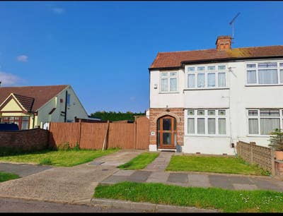 Double Room in House Share (With Me), Rainham Ldn  Main Photo