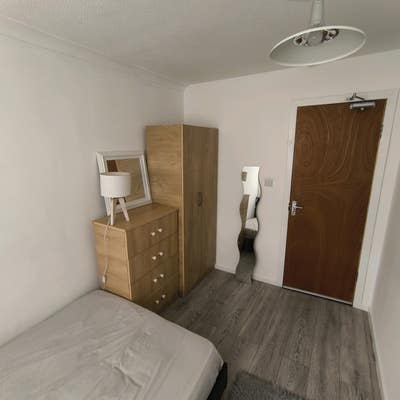 Small Double Room for Rent Near Bermondsey Stn Main Photo