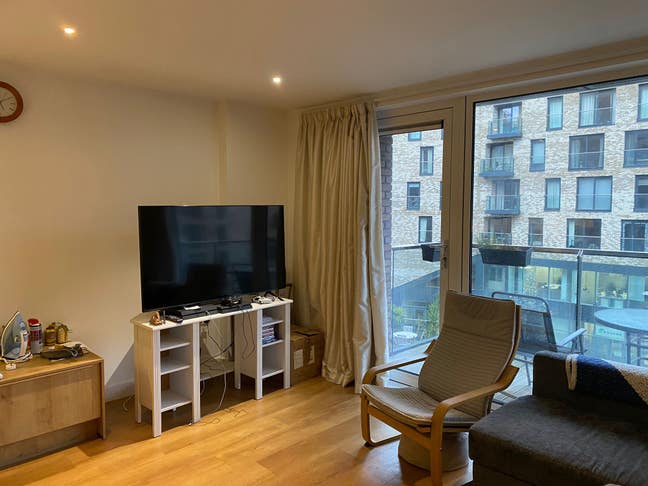 Bright Double Room with balcony in Surrey Quays Main Photo