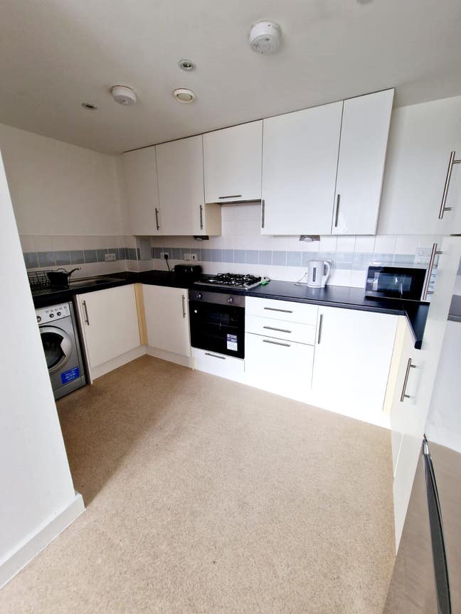Spacious double room with riverside view  Main Photo