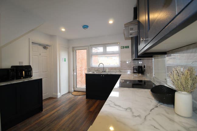 Ensuite - Hospital - SS16 - Large Room   Main Photo