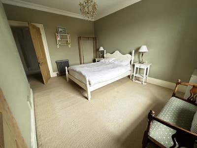 Big bedroom, bathroom, kitchenette. Bills inc. Main Photo