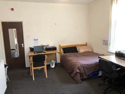 2 bedroom flat in Broomhall available for 2 person Main Photo