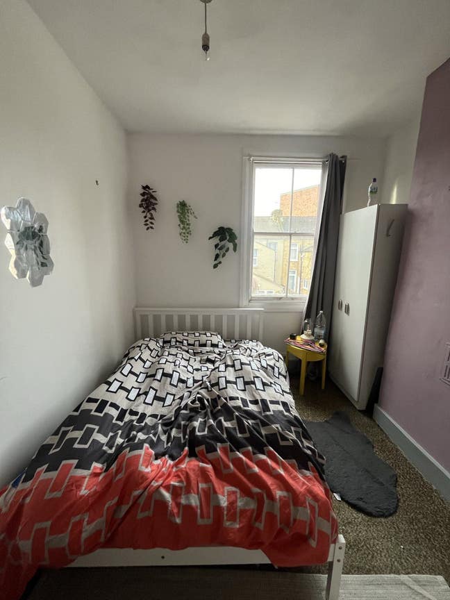 Female Only Single Room in Canning Town for Rent Main Photo