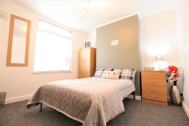 Generous Large Double Room Available  Main Photo