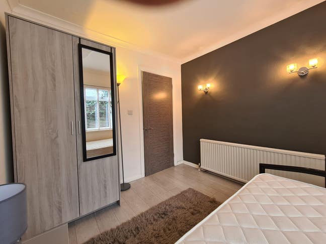 Modern room available in Feltham  Main Photo