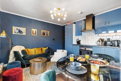 Stylish 2 Bedroom Flat Fully Furnished  Main Photo