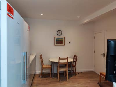 Nice double room in comfy house  Main Photo