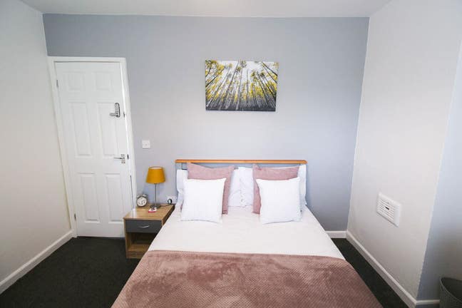 Comfortable Double Room with Garden Access Main Photo