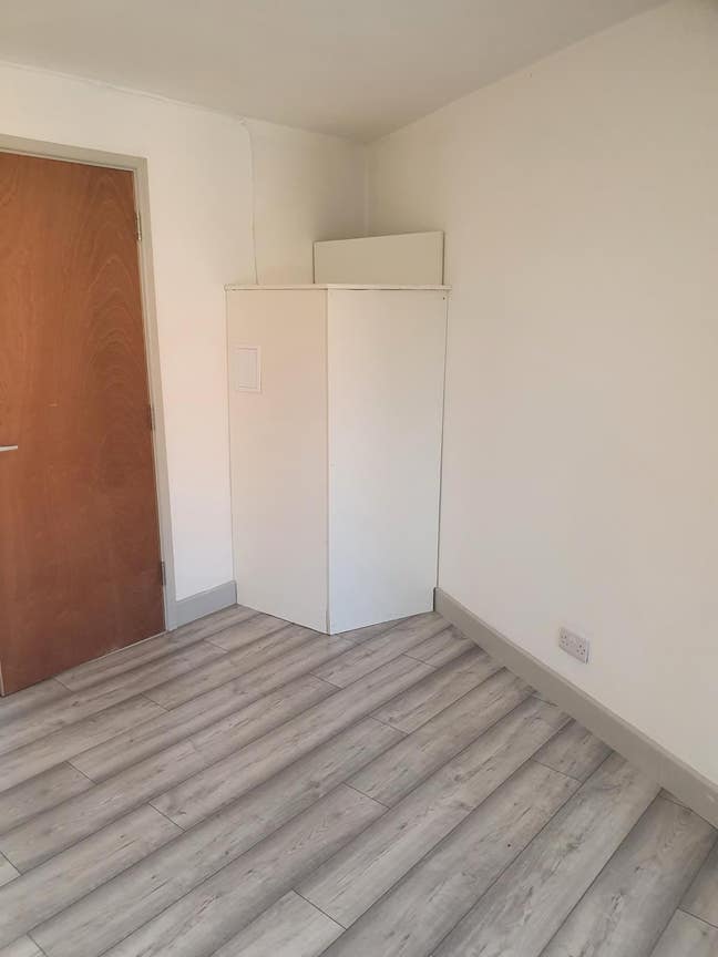 Luxurious Two Bedroom Flat in Trowbridge BA14 8JU Main Photo