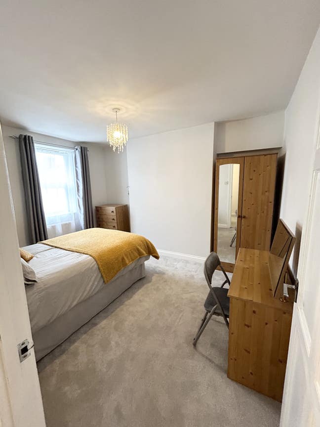 Lovely fully furnished double room to rent  Main Photo