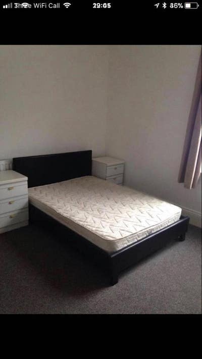 Large Double room near city centre  Main Photo