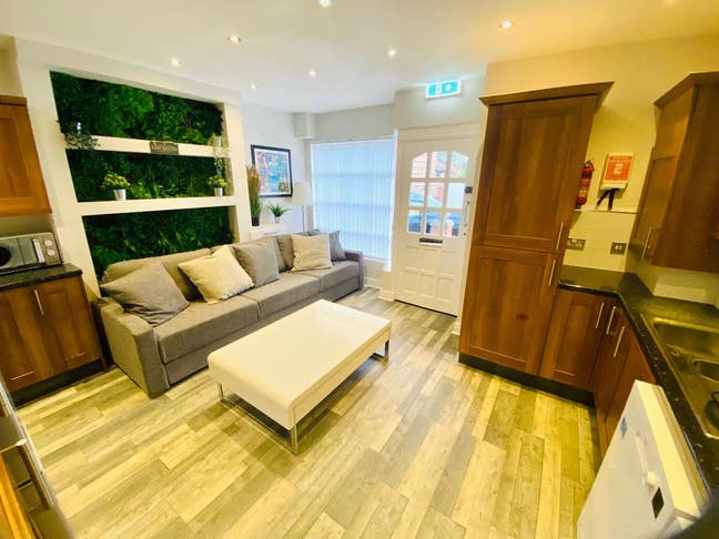 Friendly 5 Bed Chorlton House  Main Photo