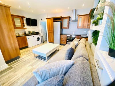 Friendly 5 Bed Chorlton House  Main Photo