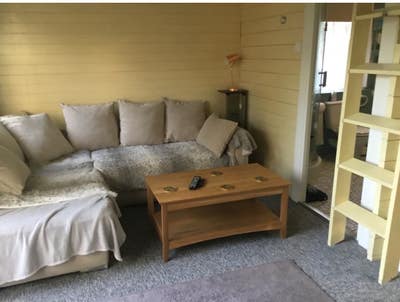 Self contained log cabin Main Photo