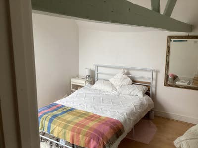 Mon-Fri or less, room with own bathroom , parking  Main Photo