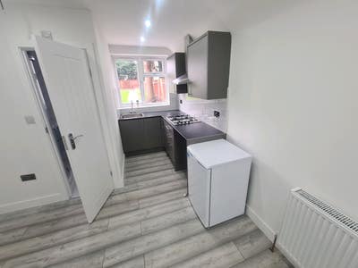 Studio  All Bills inc for Single Person. in Purley Main Photo