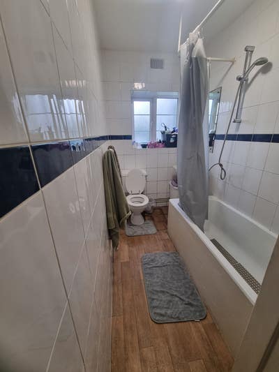 Double room in North Acton for a short stay Main Photo