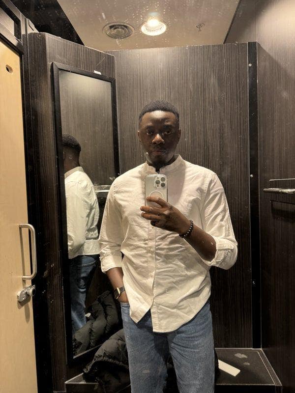 I am a professional male aged 31. I am lookin... Main Photo