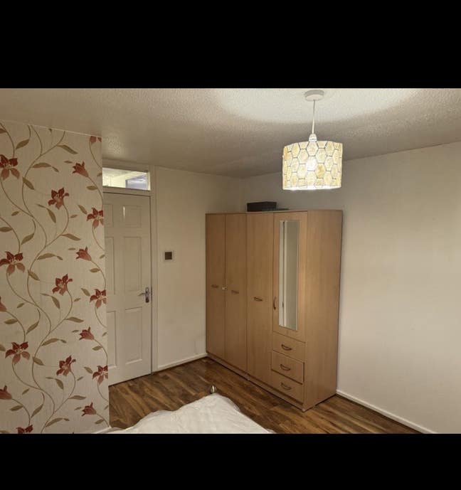 Newly furnished room in modern house available Main Photo