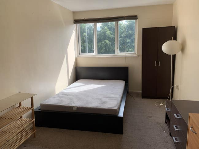 Lovely large double bedroom - Canary Wharf area Main Photo