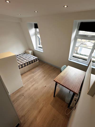 Fantastic Double Room in Prime E8 Location – No Fe Main Photo