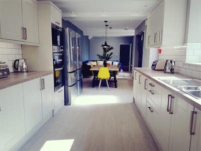 Furnished Rooms | Bills Included Main Photo