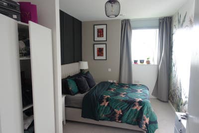 Furnished Double W/ Private Bath for Professionals Main Photo