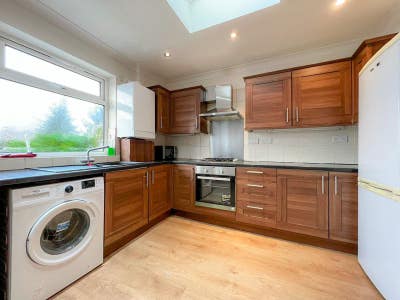 Stunning Double in Mitcham!! Main Photo