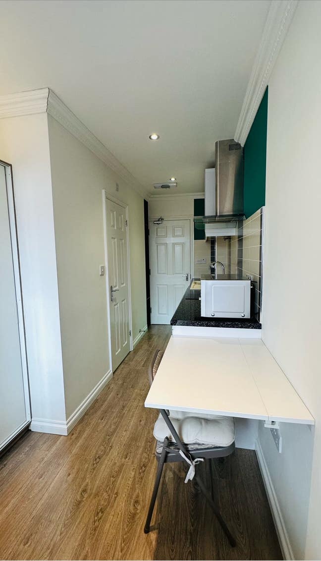 Small single studio unit fully finished  Main Photo