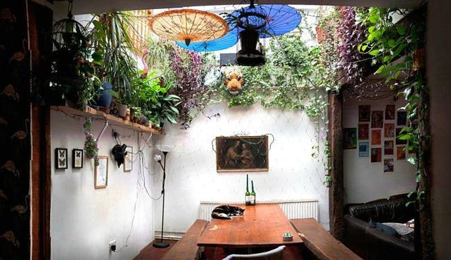 Double room in homey warehouse on Overbury Road. Main Photo