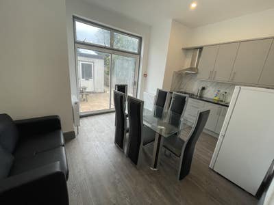 🍀Lovely Room 20 Min from the Center📍 Main Photo