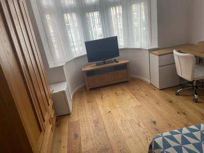 Double room very close to Romford Queens hospital  Main Photo