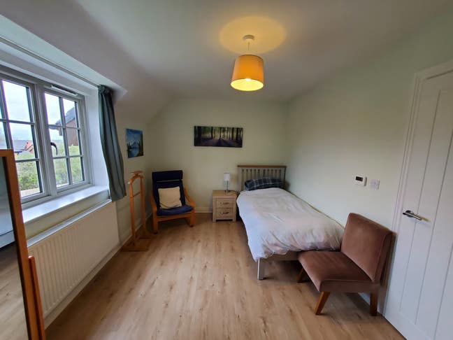 2 double rooms available  Main Photo