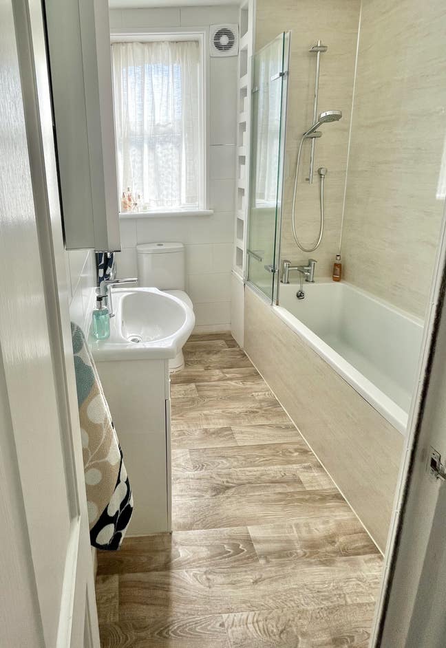 Double Bedroom  Main Photo