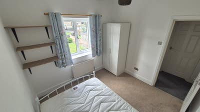  Furnished Double Bedroom - Female Only Main Photo