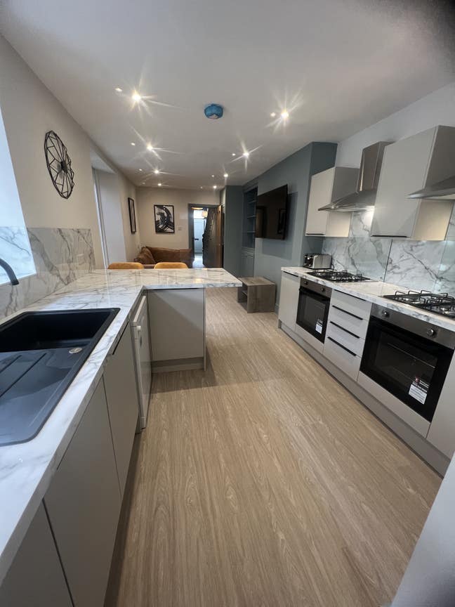 1 Pro Ensuite Room Available &pound;610 PCM (All Inc.) Main Photo