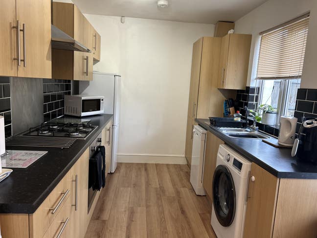Double Rm Gillingham single female working/student Main Photo