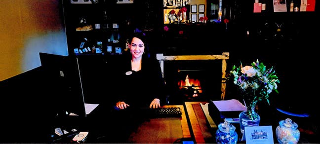 Professional Female seeks a double room Main Photo