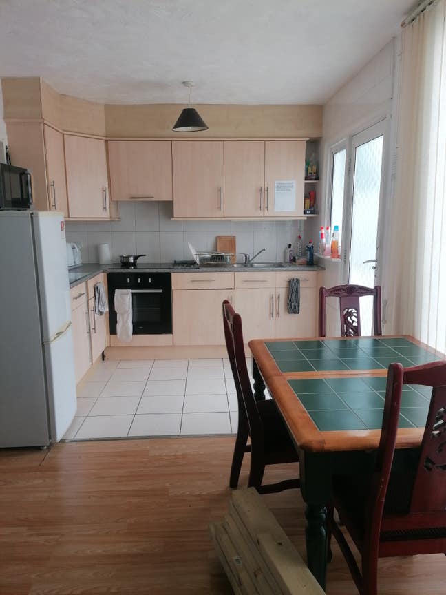 I have two rooms to let single and double rooms  Main Photo