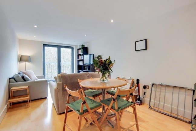 Double Room to rent with own bathroom, Brixton Main Photo