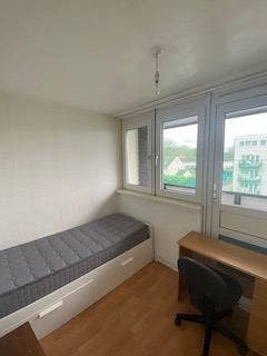 Single Room w/ Private Bathroom Main Photo