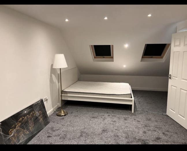 Brand new en-suite in Feltham  Main Photo