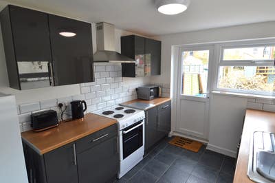 Newly Refurbished 5 Bedroom Shared House  Main Photo