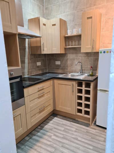 Spacious Newly renovated 2 Bed Flat -Student/Prof Main Photo