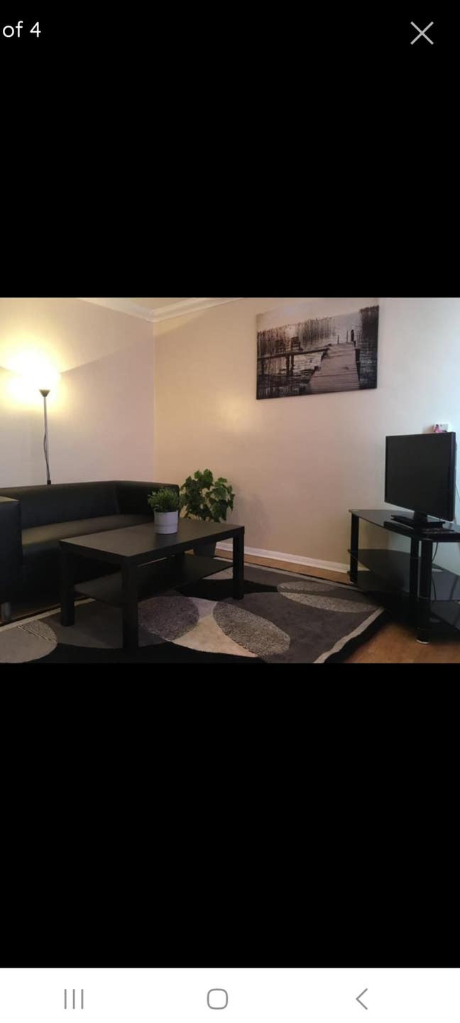 Large bright room Inc parking and bills Main Photo